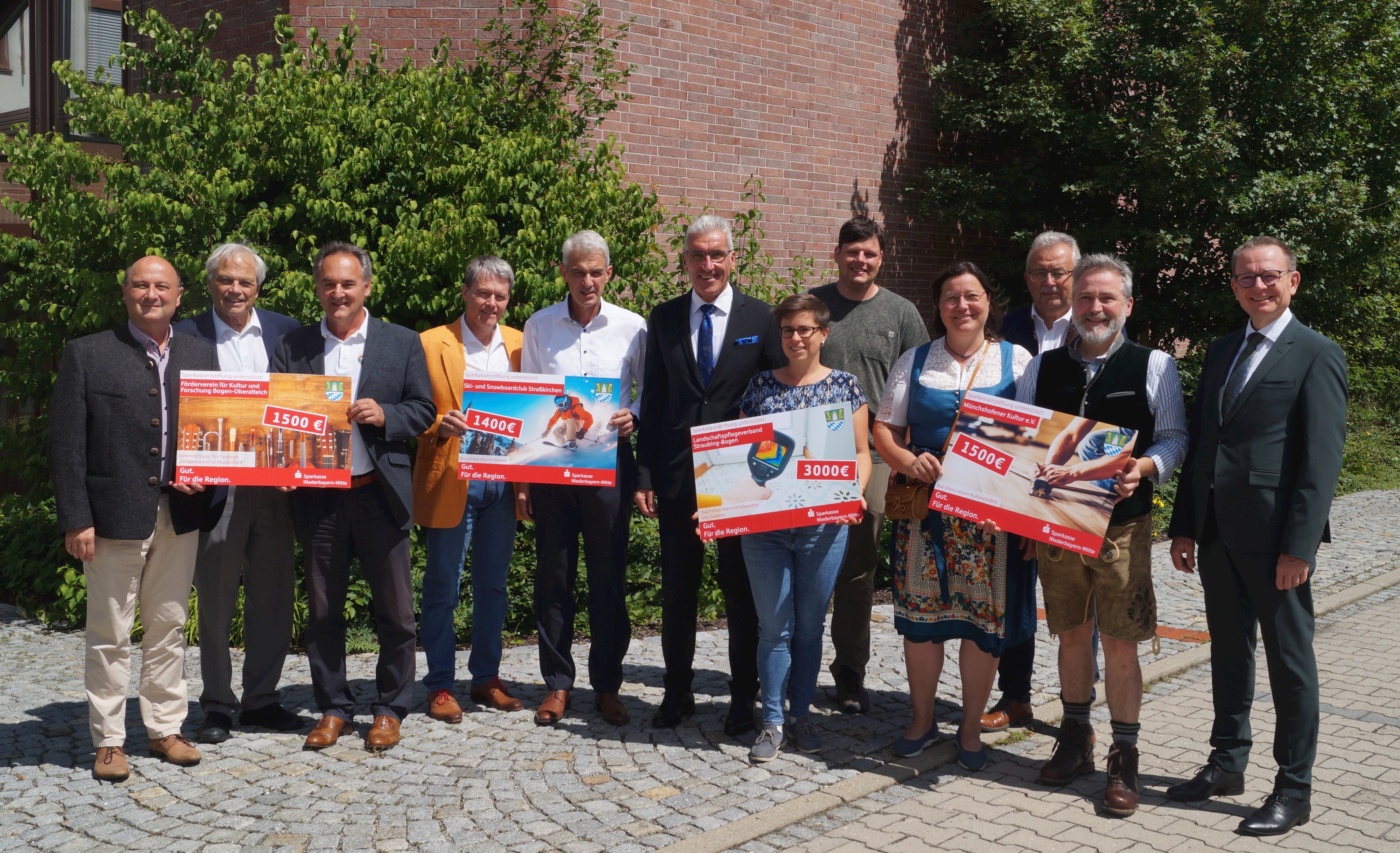 Insgesamt 7.400 Euro für vier Projekte  im Landkreis Straubing-Bogen