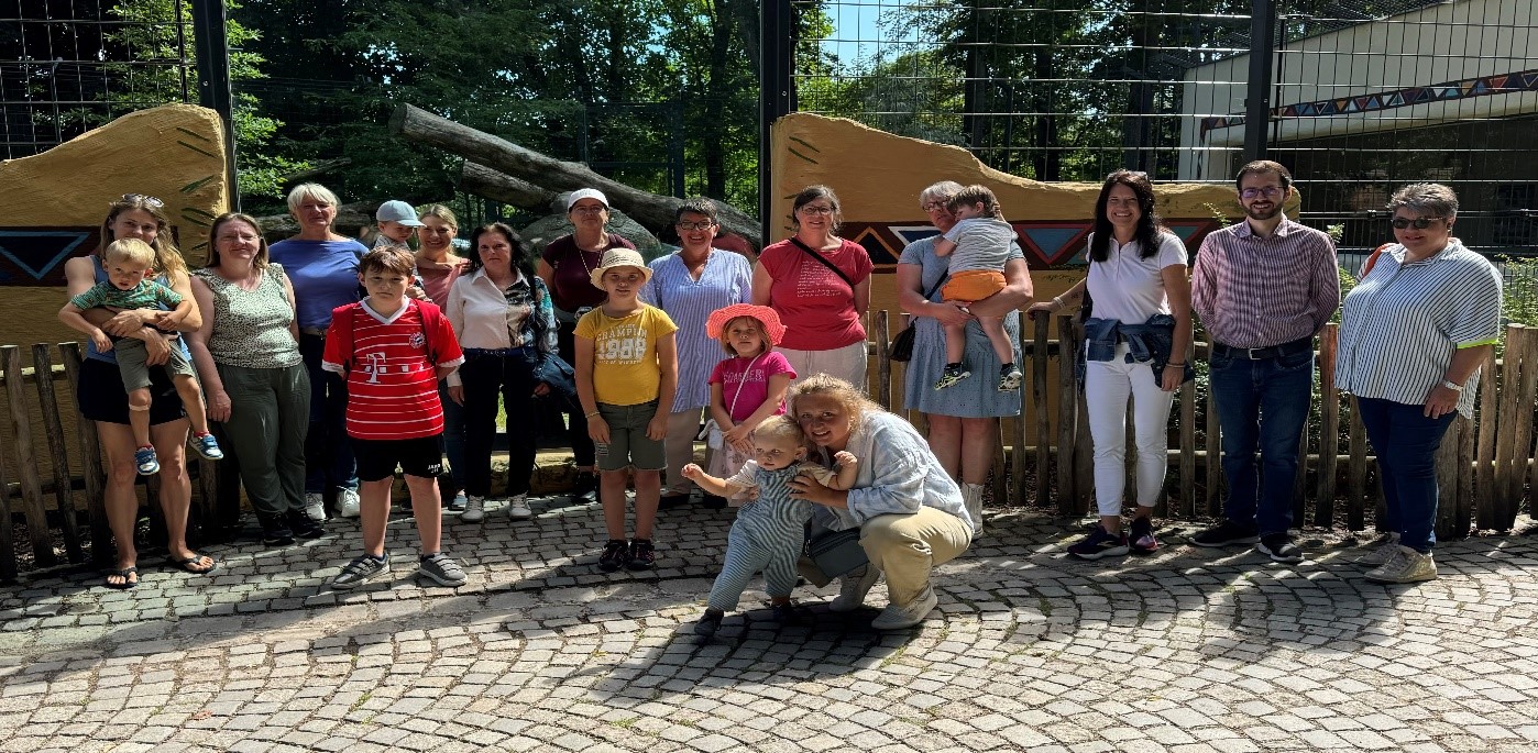 Die Kindertagespflegepersonen beim Ausflug in den Zoo.